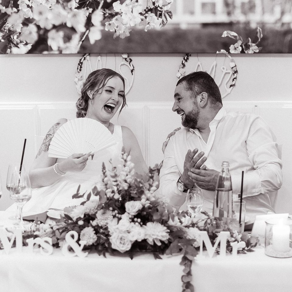 Hochzeitstafel in Schwarzweiß