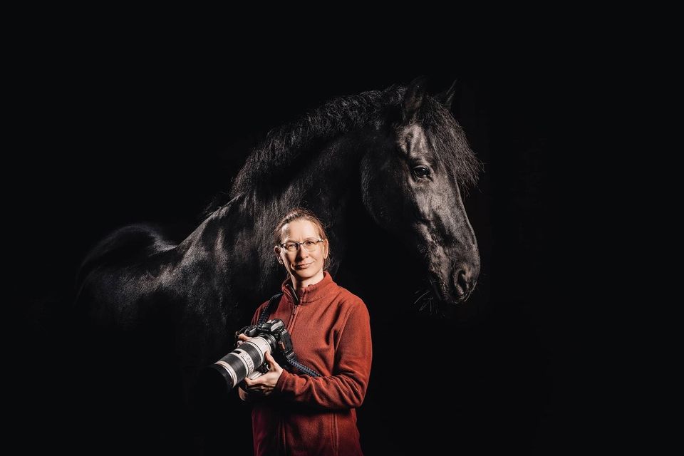 Tierfotografin Sonja Schmitt mit Pferd
