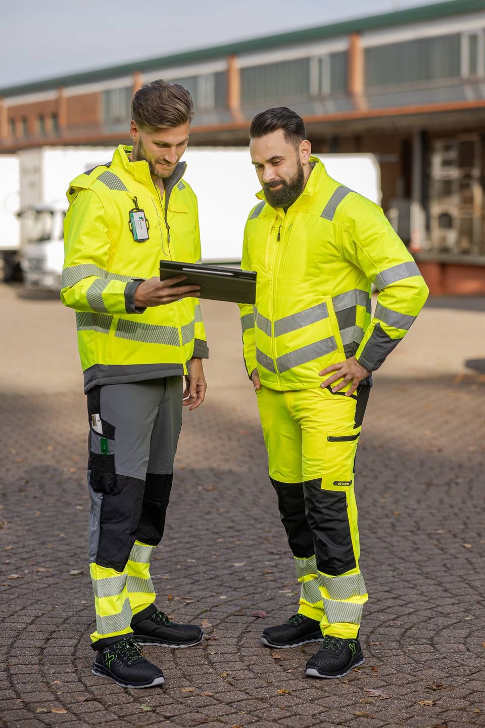 Werbefoto für Sicherheitskleidung mit zwei Männern